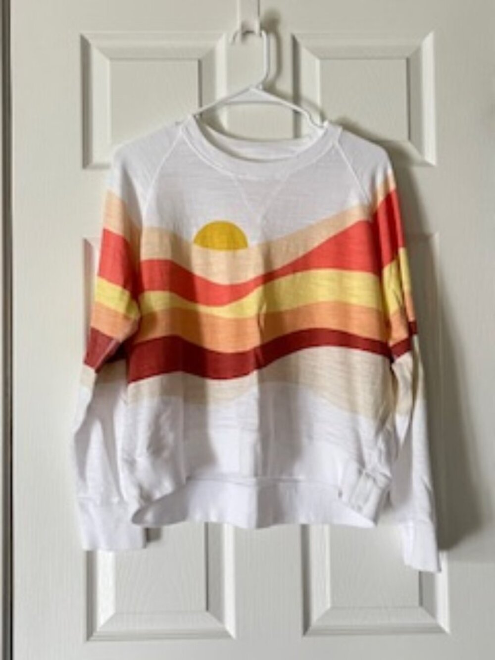 Faherty Sunwashed slub cotton crewneck, size L. White with sun and waves.